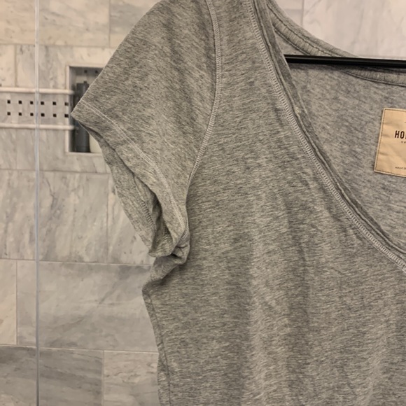 Hollister gray v neck t shirt - Picture 3 of 6